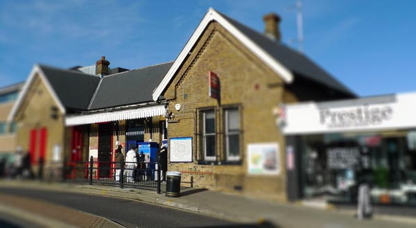 Palmers Green station